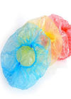 Wielofunkcyjne plastikowe czapki jednorazowe z polietylenu z elastycznym kolorowym paskiem